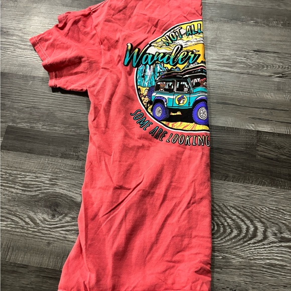 Buc-ee’s Red T-Shirt - Picture 3 of 5
